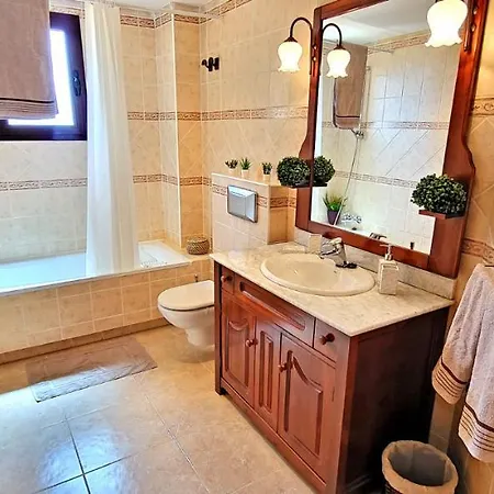 Flat Blue Ocean, Beachfront, Sea View, 1 Bedroom, Livingroom, Fast Internet * コスタ・カルマ